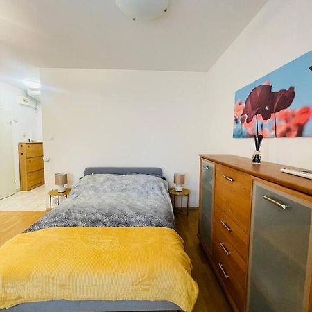 Central Studio Close To Andrassy Avenue For 4 Persons Budapest Luaran gambar