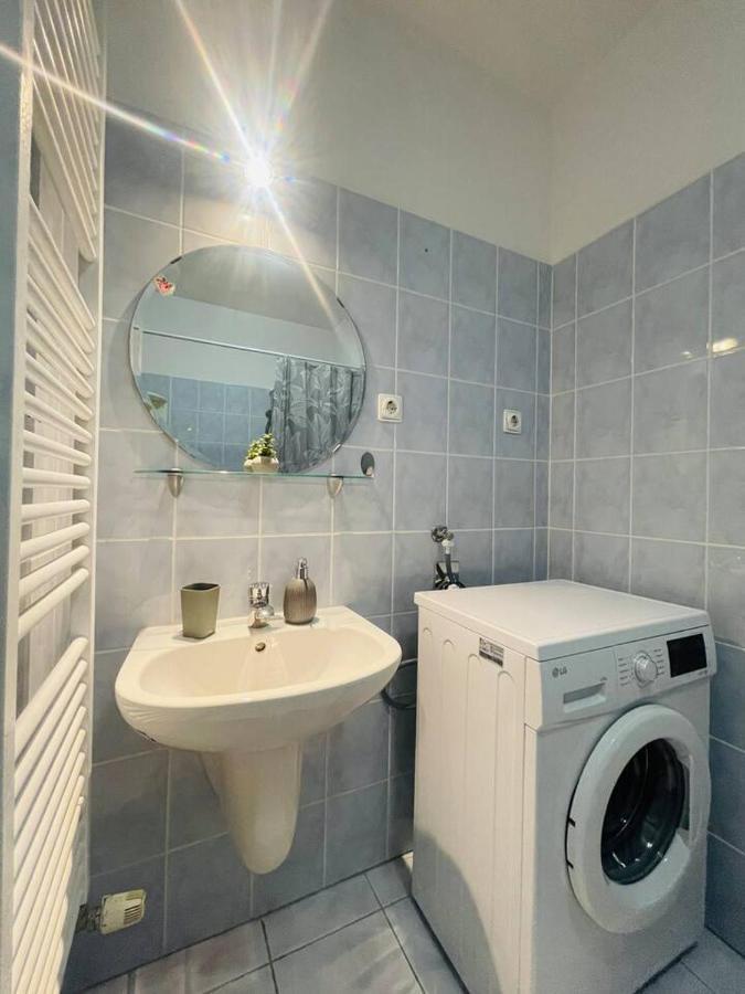 Central Studio Close To Andrassy Avenue For 4 Persons Budapest Luaran gambar