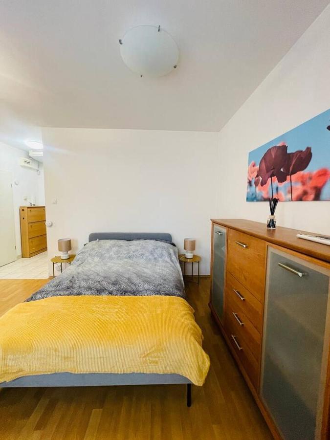 Central Studio Close To Andrassy Avenue For 4 Persons Budapest Luaran gambar