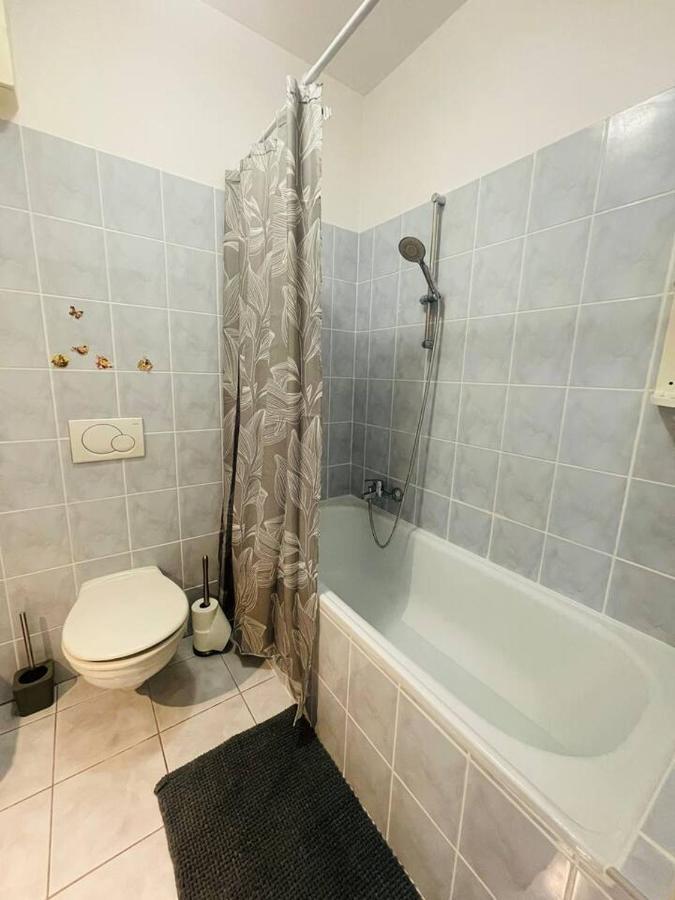 Central Studio Close To Andrassy Avenue For 4 Persons Budapest Luaran gambar